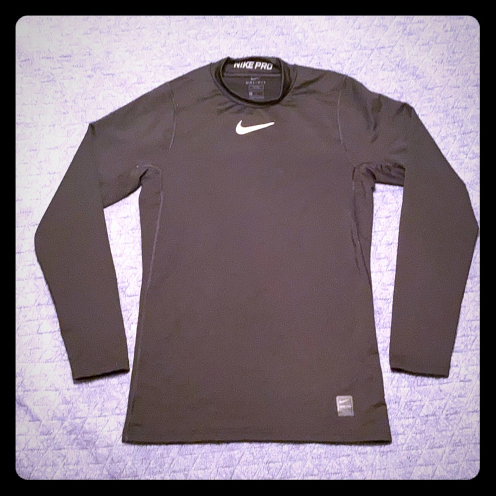 Nike (Like new) Pro Dri-fit therma shirt. Size S